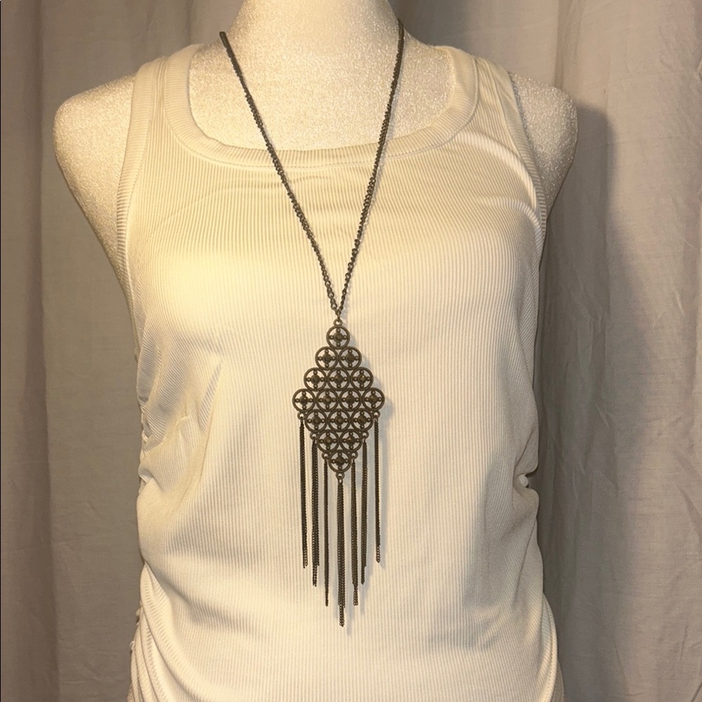 Elegant Silver Pendant Necklace